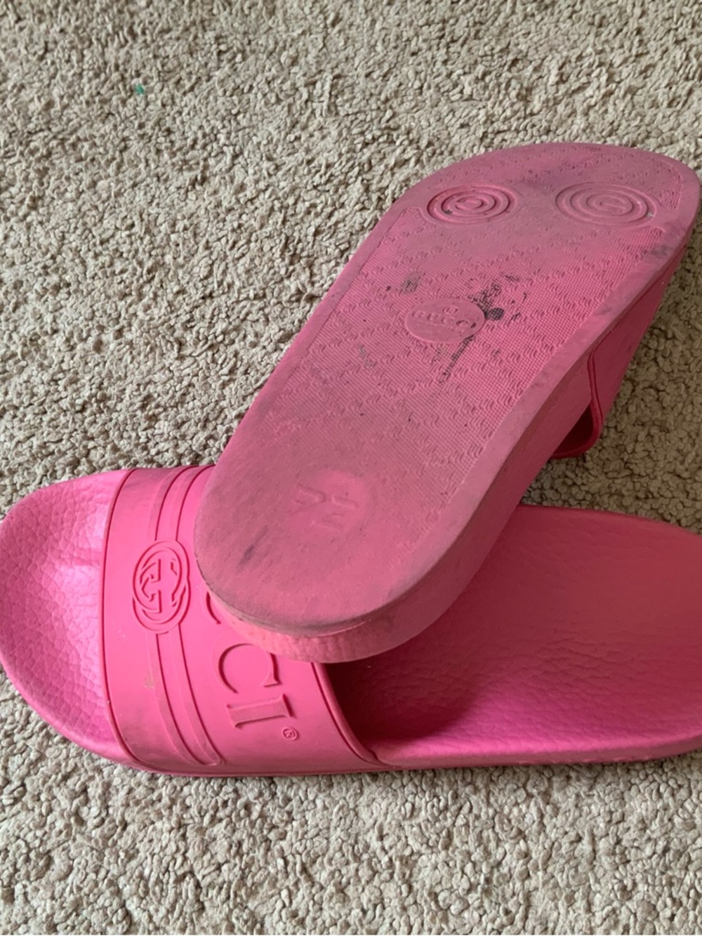 Gucci Fuschia Hot Pink Rubber ST Gucci Embossed Print Flat Casual Slides Size 38 - Picture 9 of 13